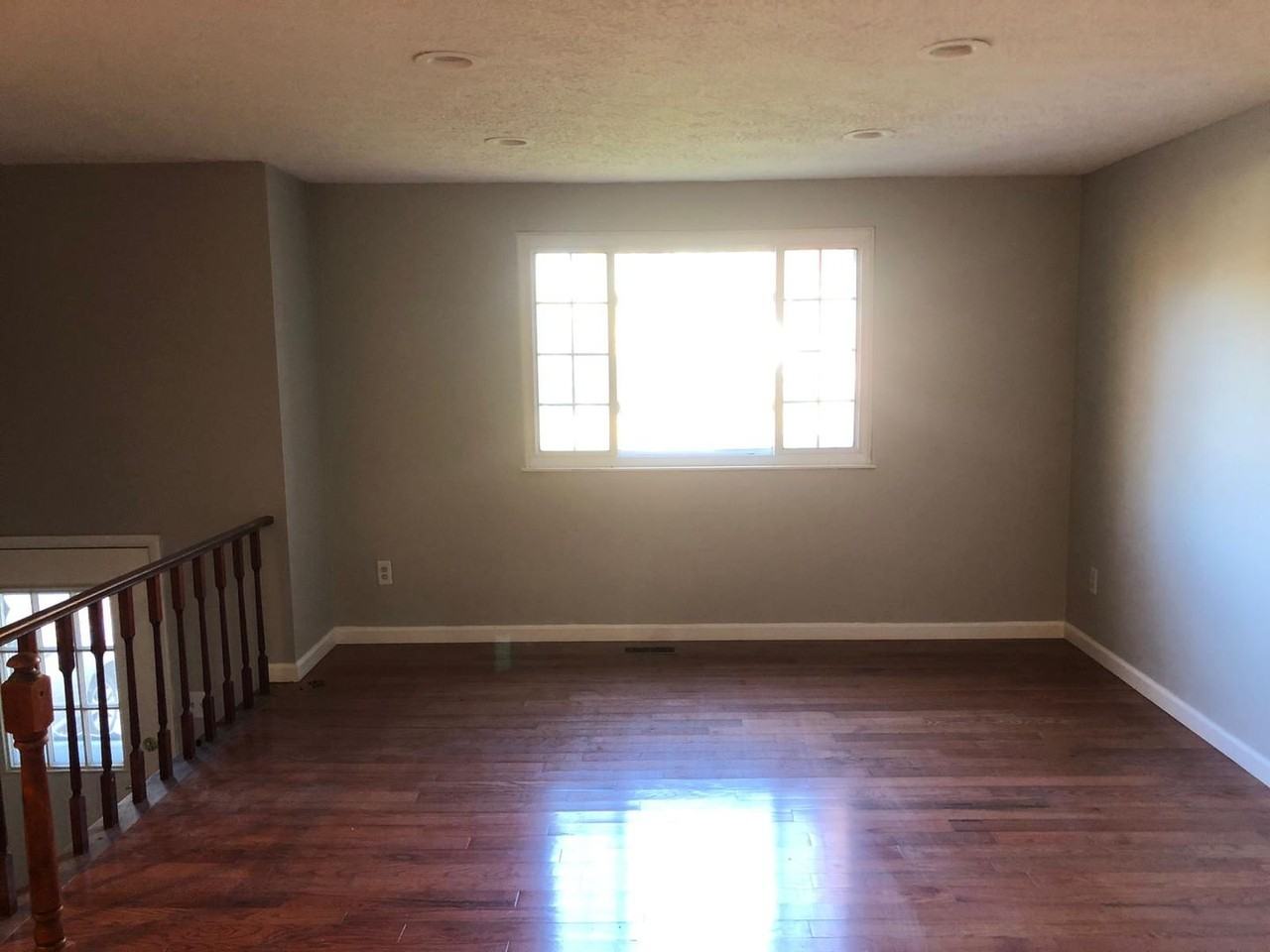 306 Gerrie Dr - Photo 3 of 12