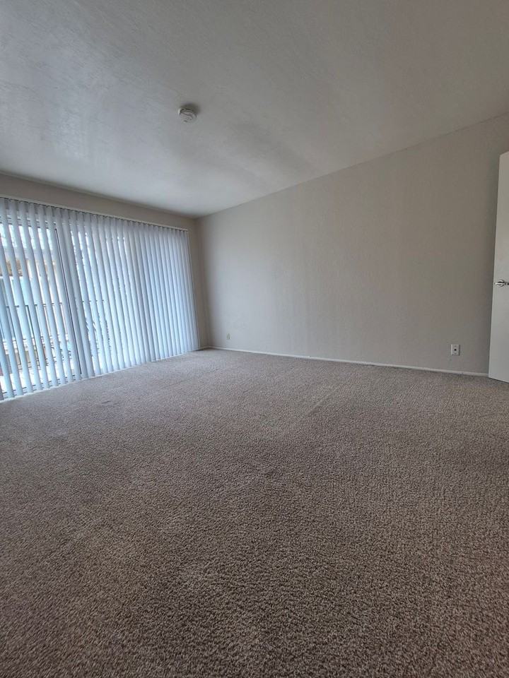 G Street (2612, 2616) - Photo 4 of 50