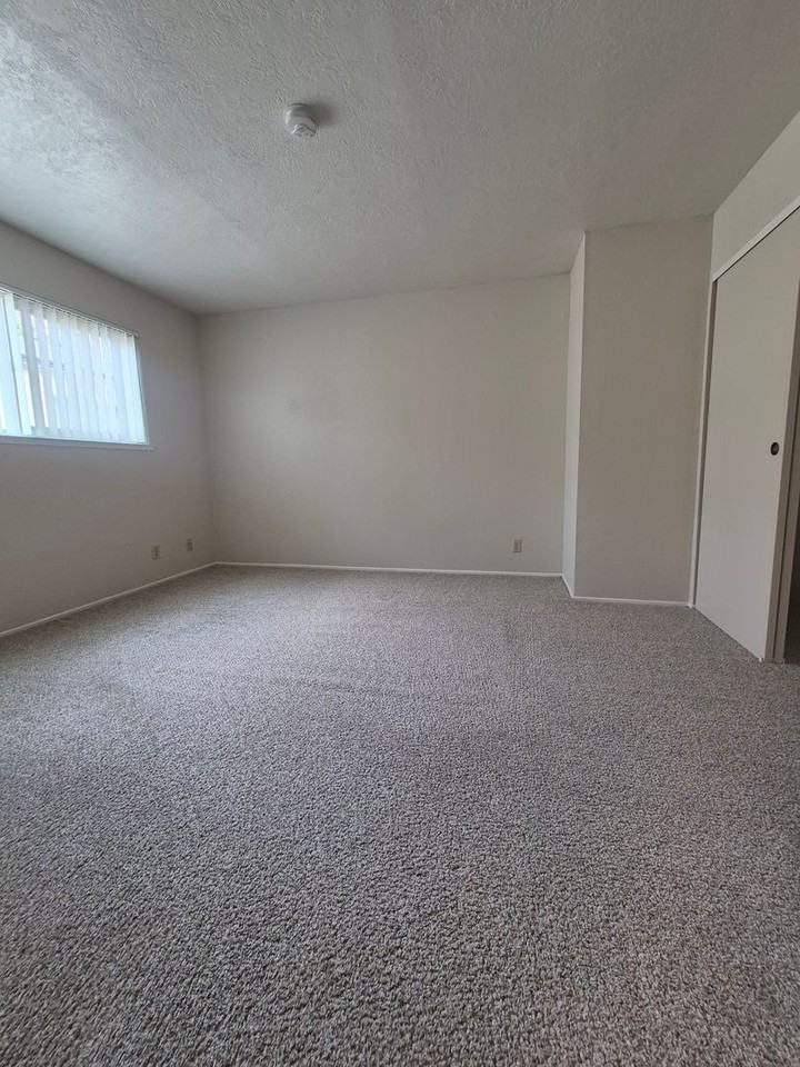 G Street (2612, 2616) - Photo 7 of 50