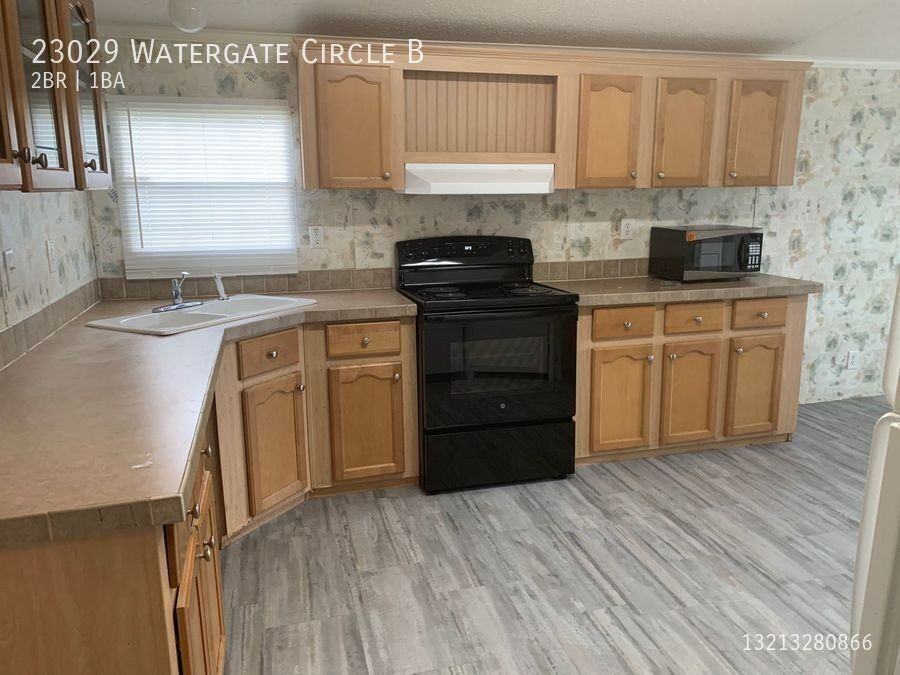 23029 Watergate Cir #B - Photo 4 of 17