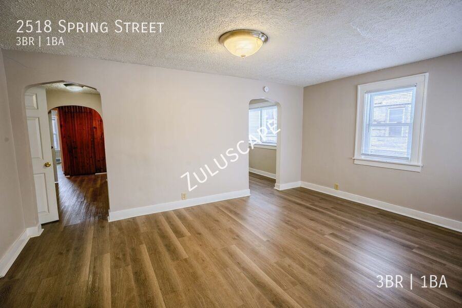 2518 Spring St - Photo 2 of 12