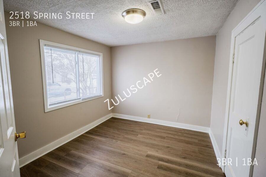 2518 Spring St - Photo 3 of 12