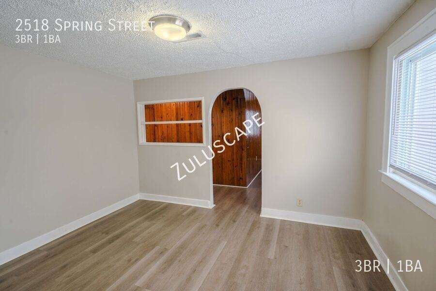 2518 Spring St - Photo 4 of 12