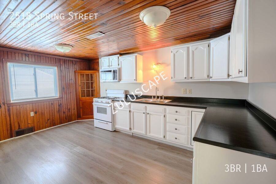 2518 Spring St - Photo 5 of 12