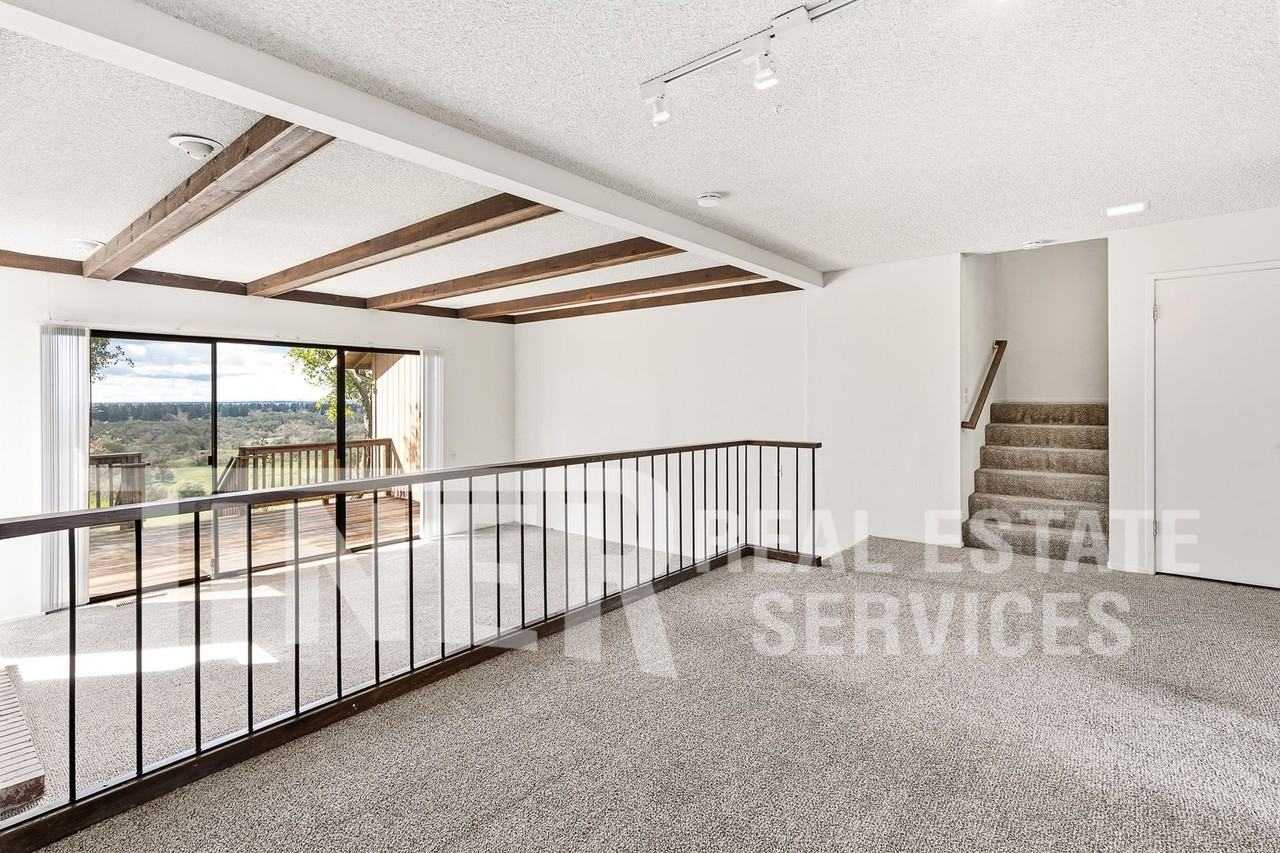 8704 Bluff Ln - Photo 2 of 27