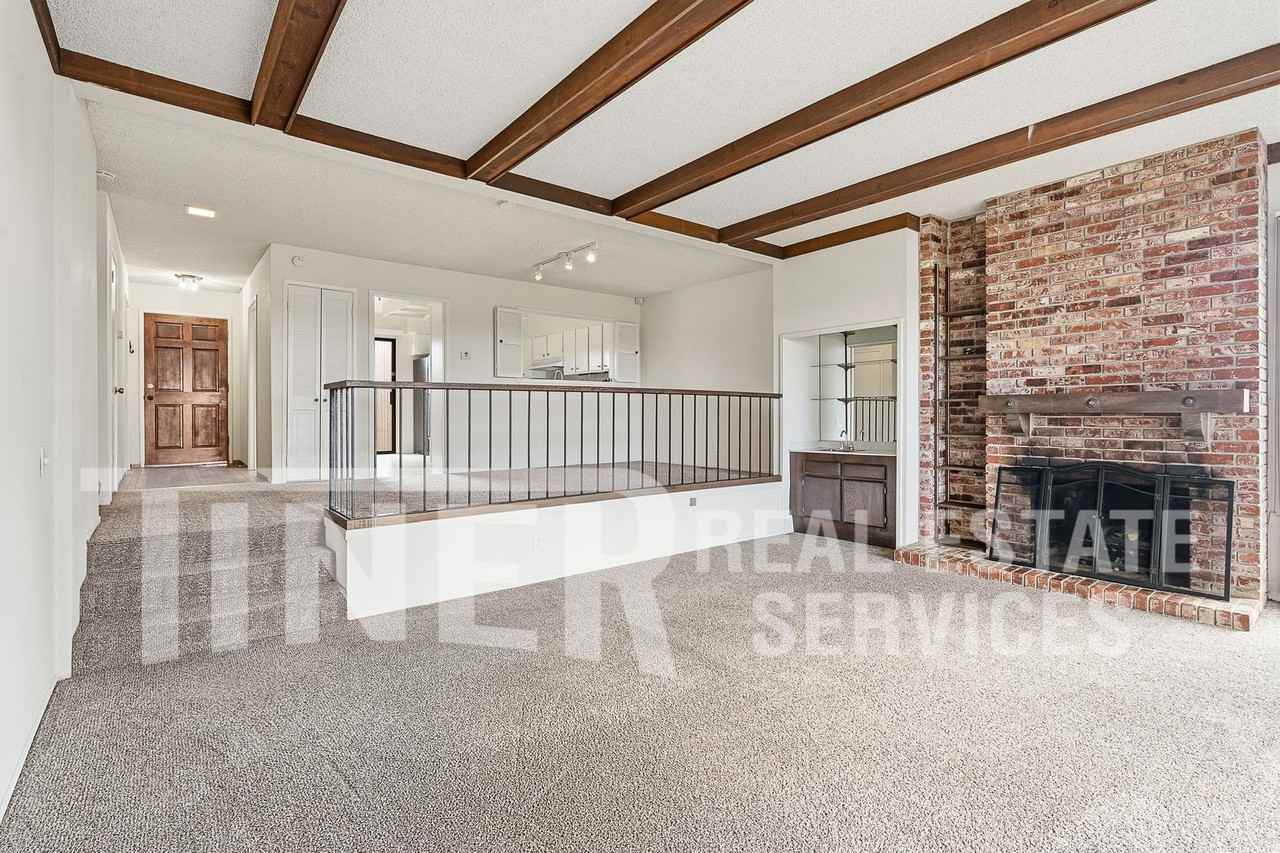 8704 Bluff Ln - Photo 3 of 27