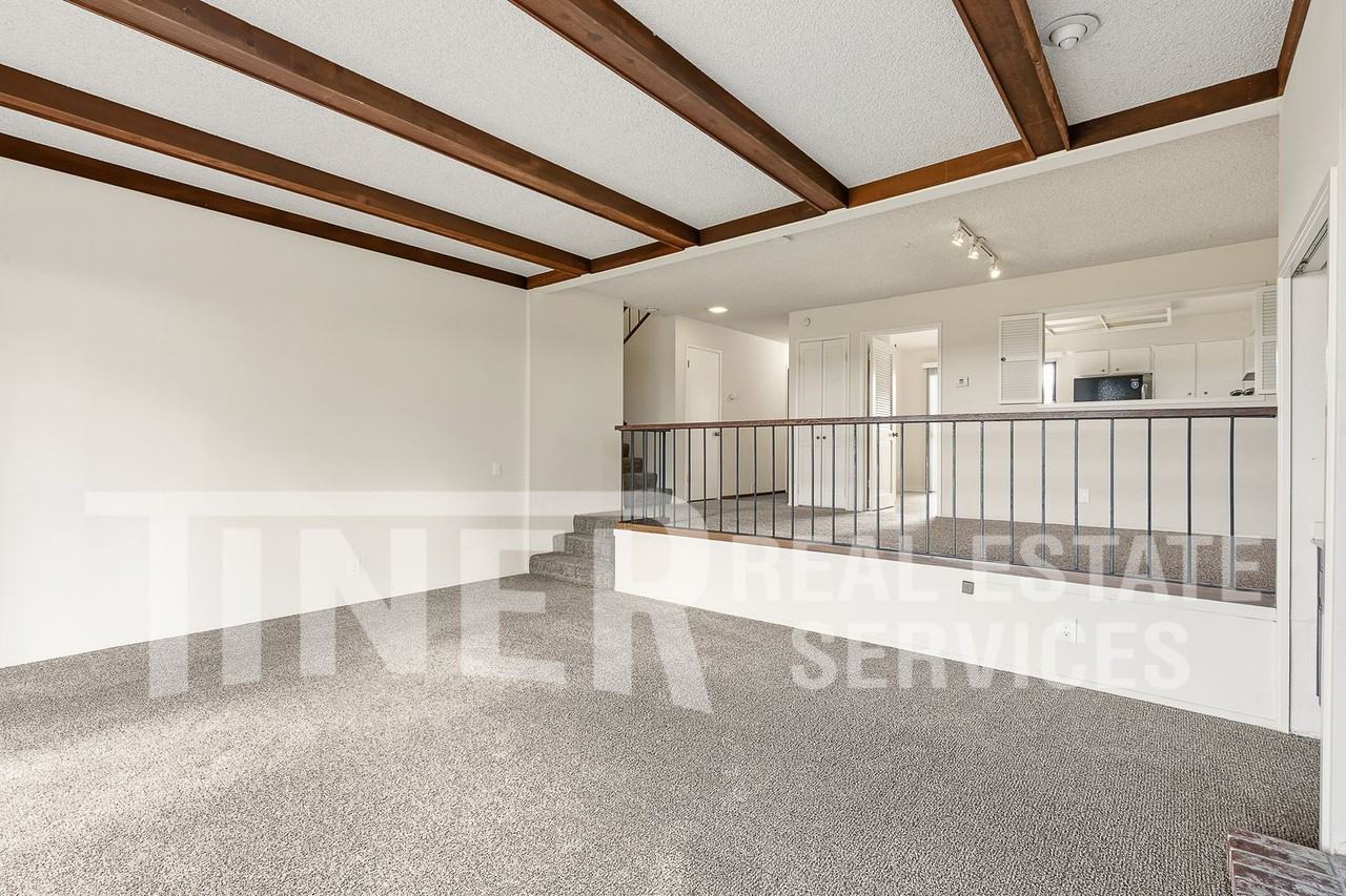 8704 Bluff Ln - Photo 7 of 27