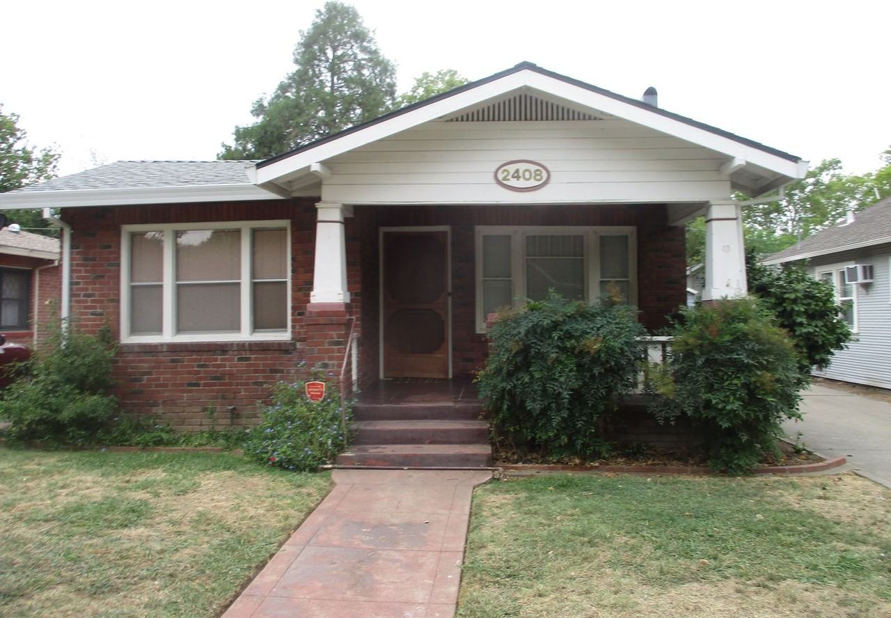 2408 42nd St - Photo 2 of 6