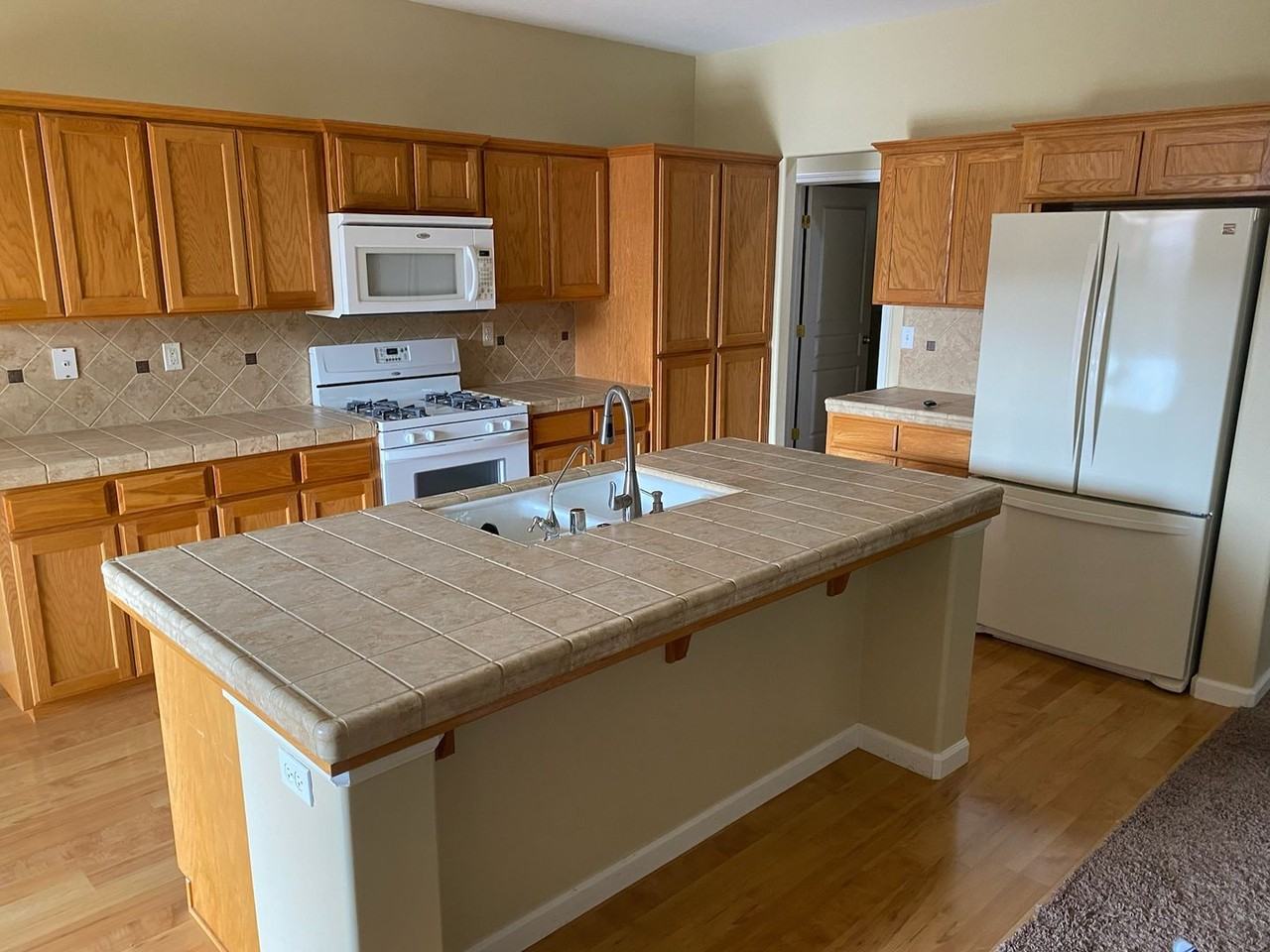 6245 W Whitley Ave - Photo 6 of 29