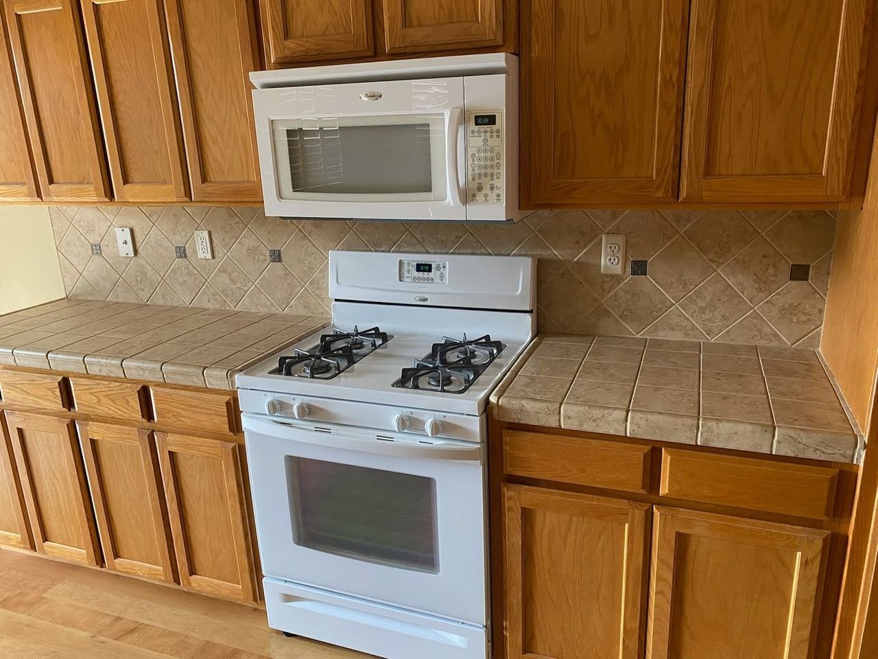 6245 W Whitley Ave - Photo 7 of 29