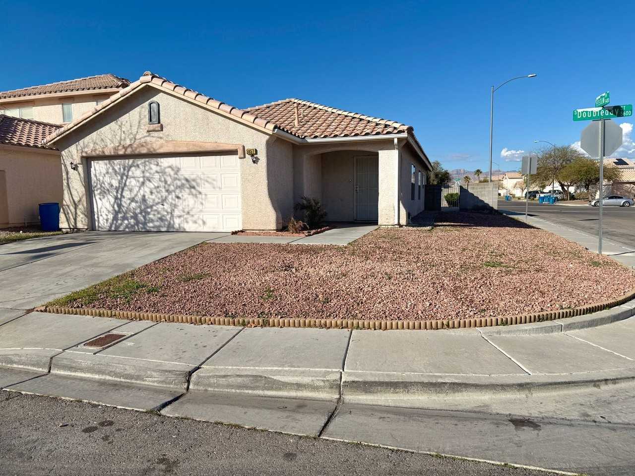 5657 Doubleday St - Photo 2 of 27