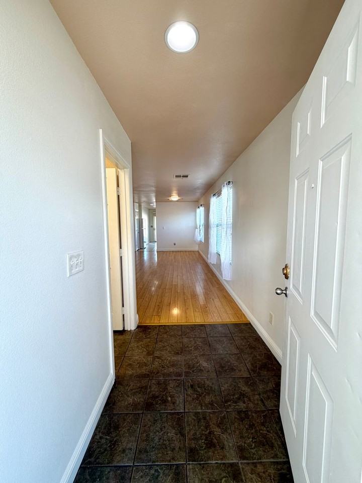 5657 Doubleday St - Photo 3 of 27