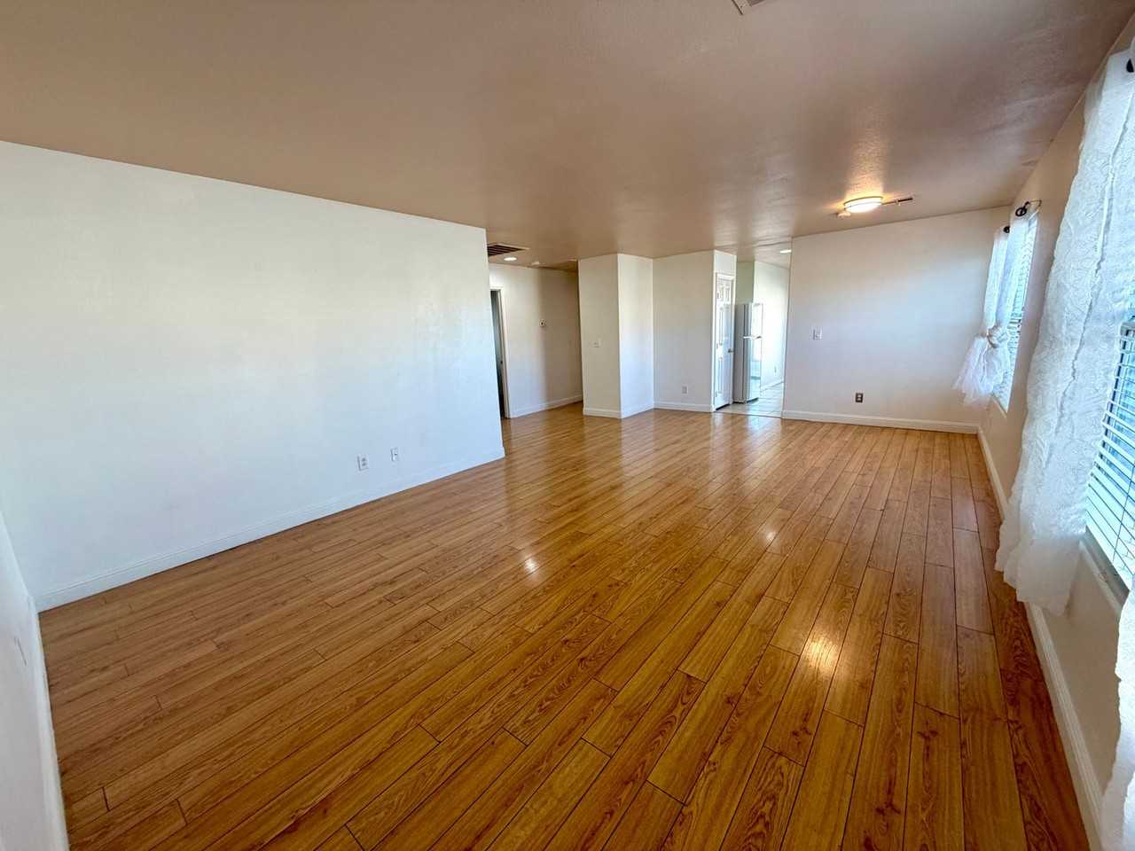 5657 Doubleday St - Photo 5 of 27