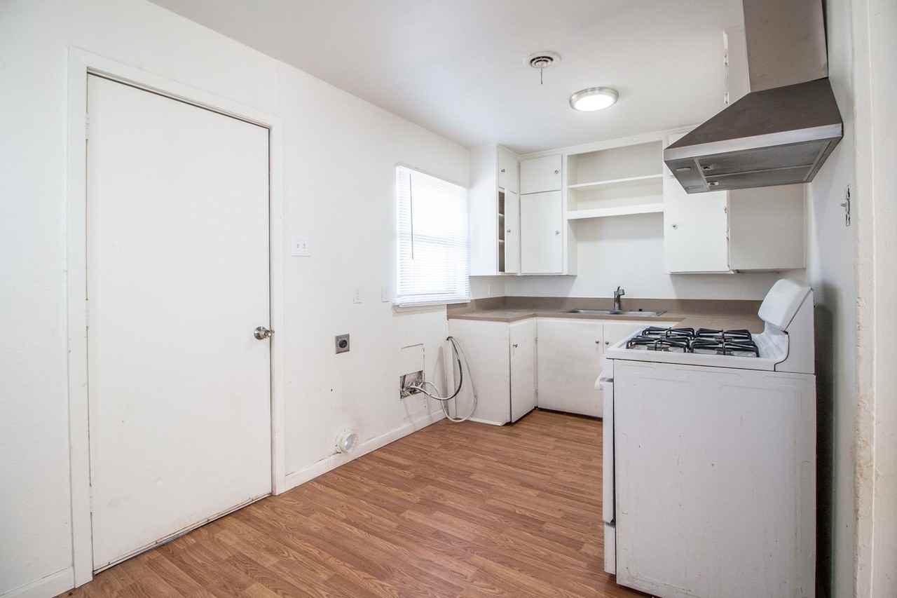 3304 Itasca St - Photo 2 of 13