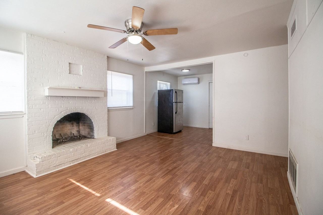 3304 Itasca St - Photo 4 of 13