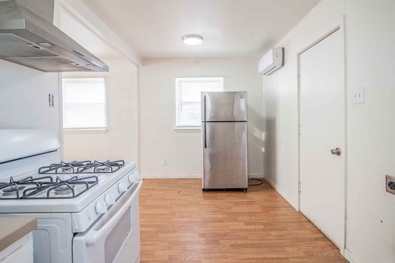 3304 Itasca St - Photo 7 of 13