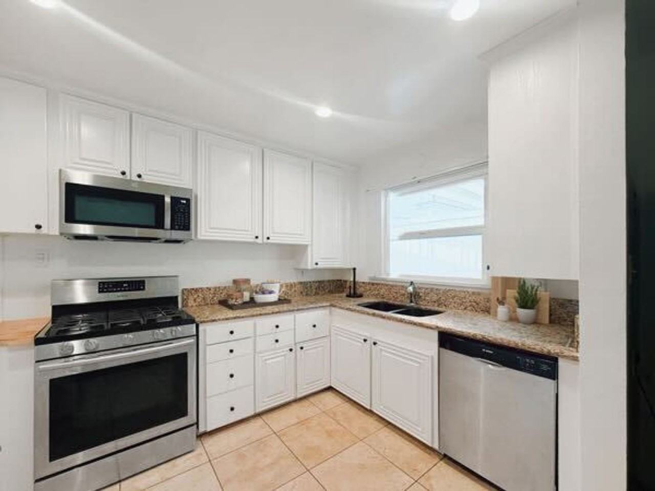 360 S Hickory St #13 - Photo 7 of 10