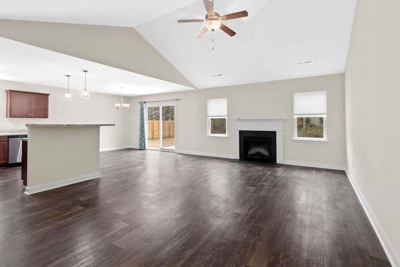 111 Bridgeport Dr - Photo 3 of 25