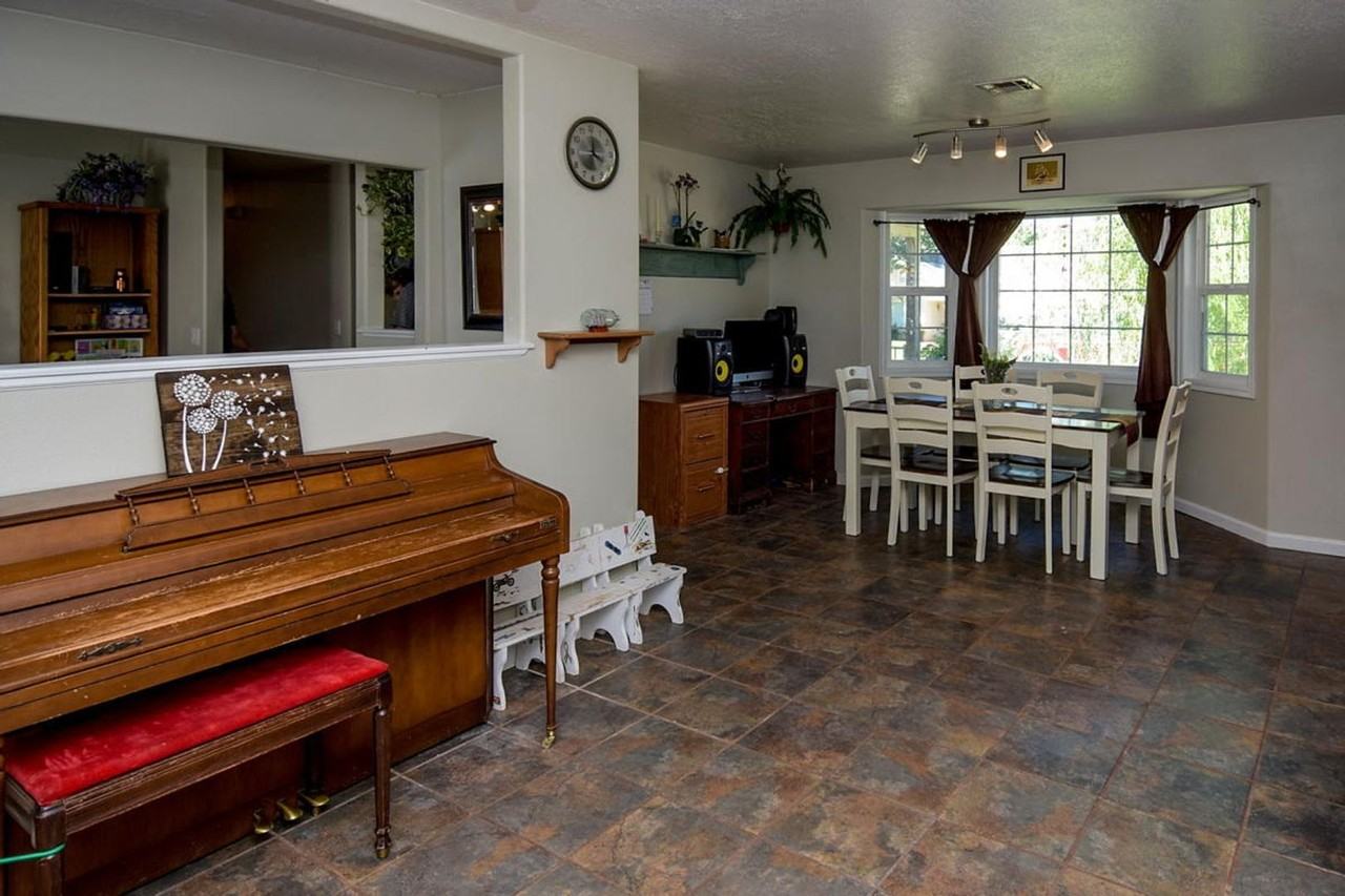 1654 Maplewood Way - Photo 4 of 14