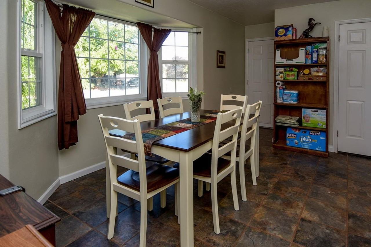 1654 Maplewood Way - Photo 5 of 14