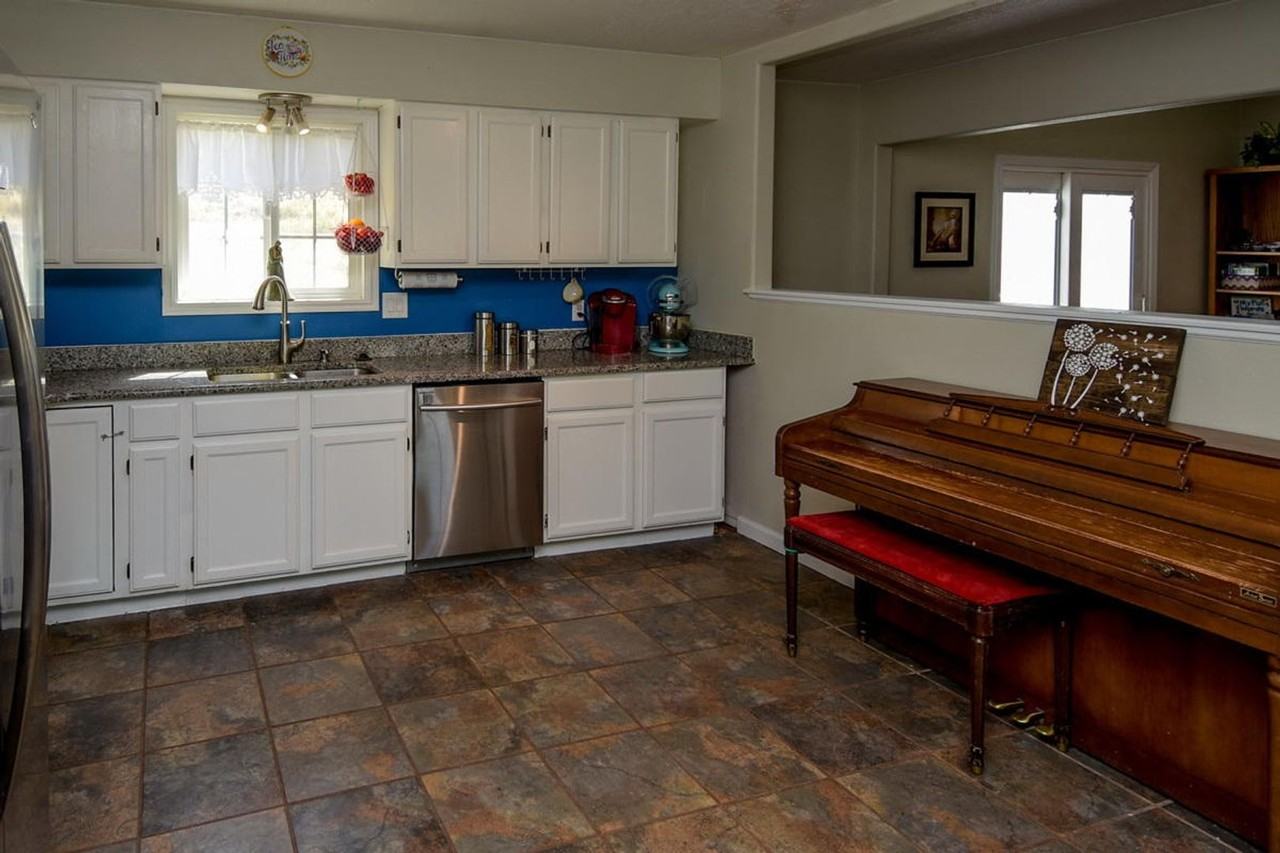 1654 Maplewood Way - Photo 6 of 14