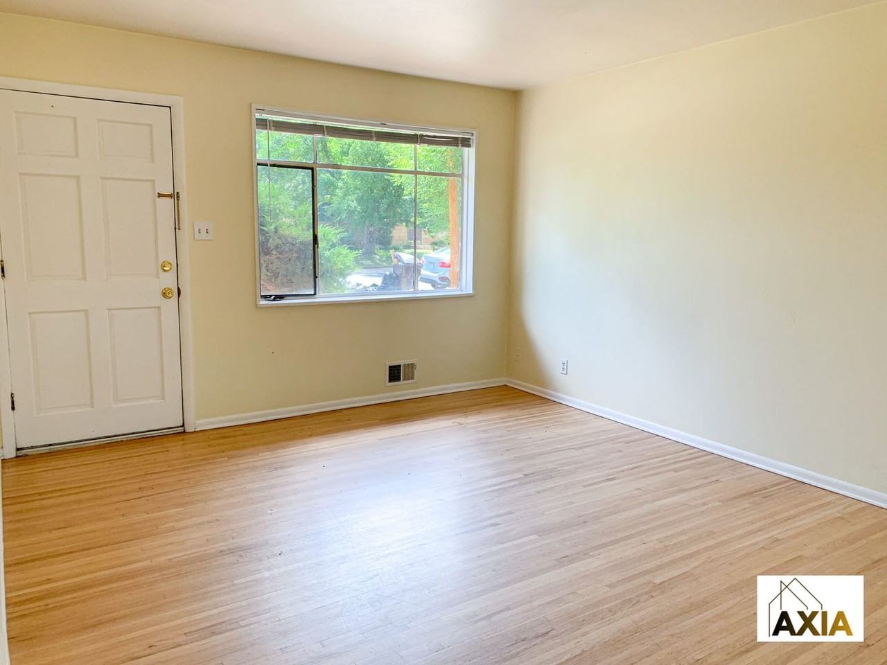 205 S 39th St - Photo 2 of 13