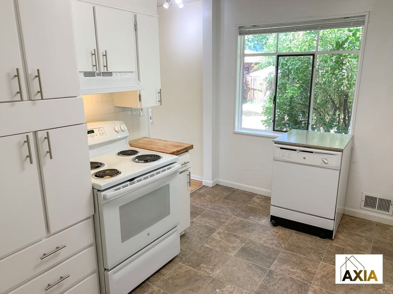 205 S 39th St - Photo 4 of 13