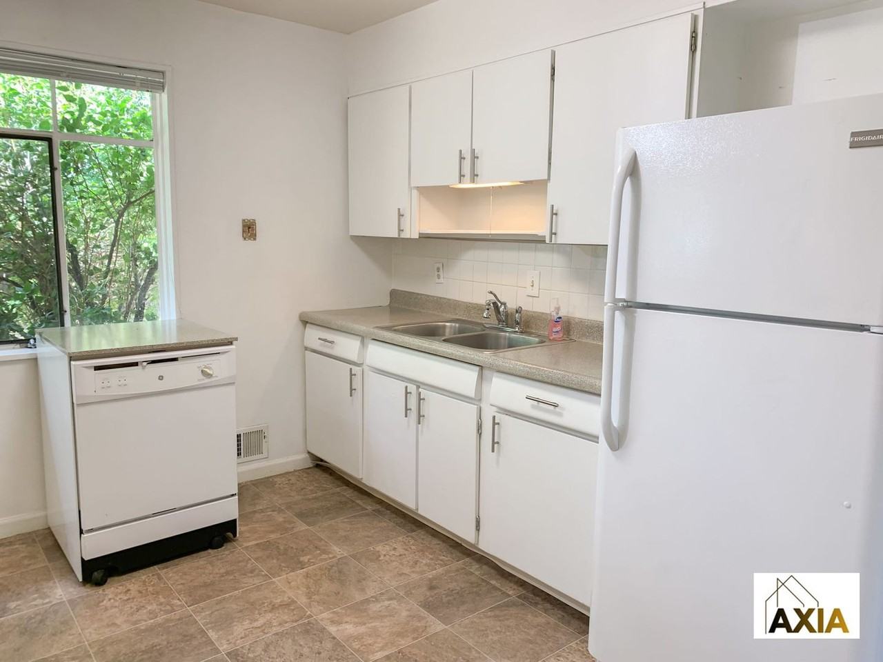 205 S 39th St - Photo 5 of 13