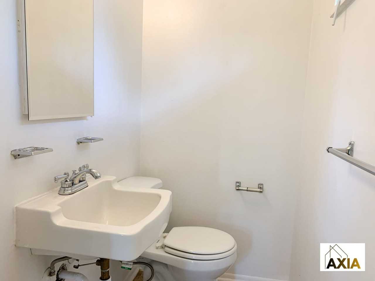 205 S 39th St - Photo 7 of 13