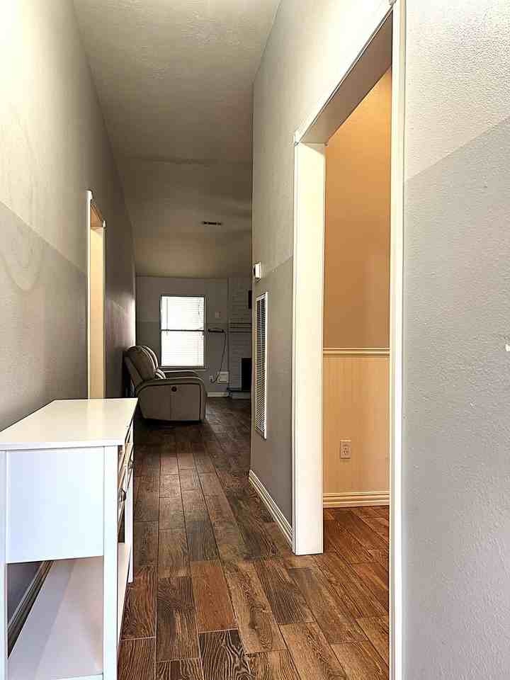 3027 Sandpiper St - Photo 2 of 36