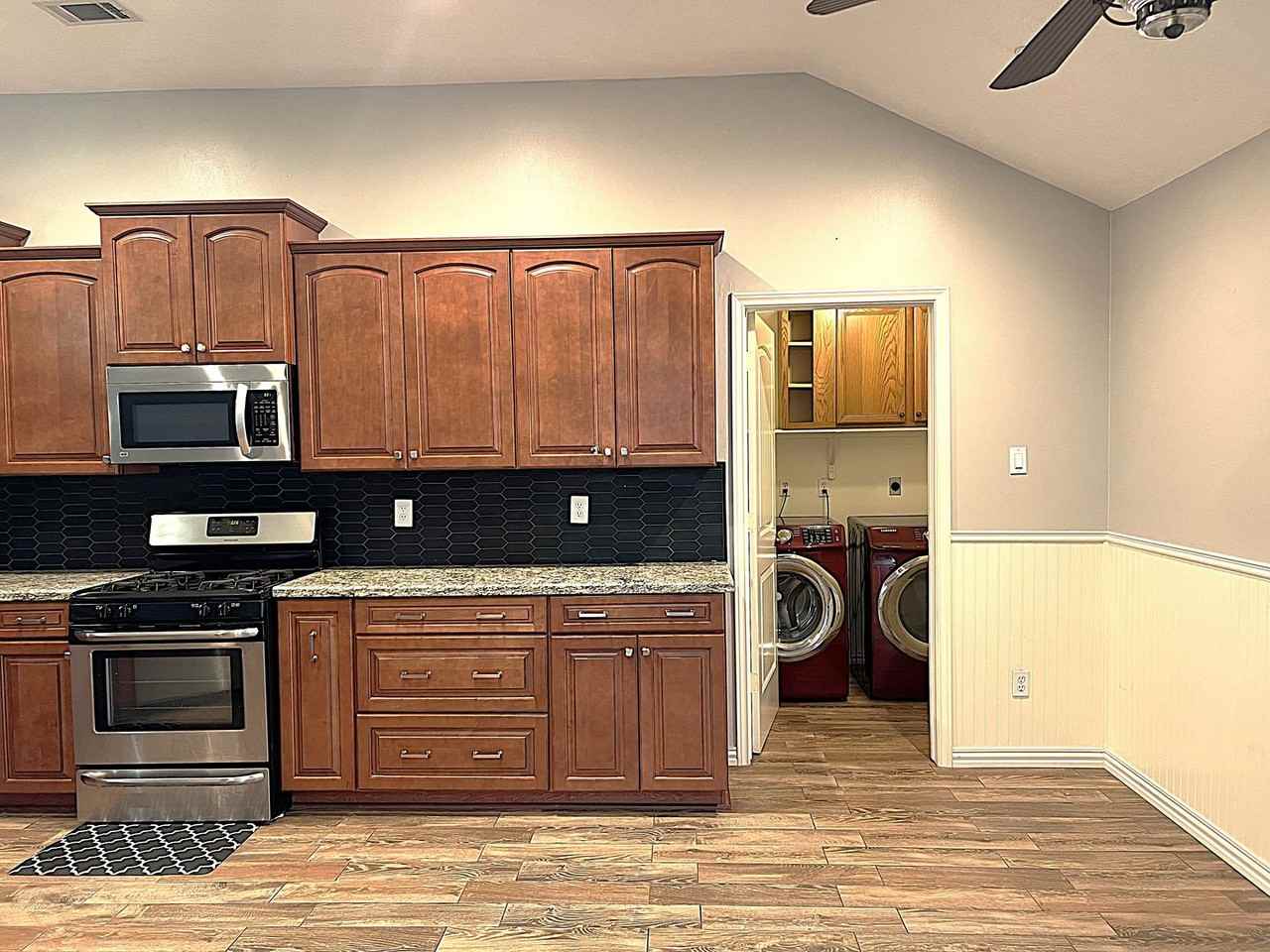 3027 Sandpiper St - Photo 3 of 36