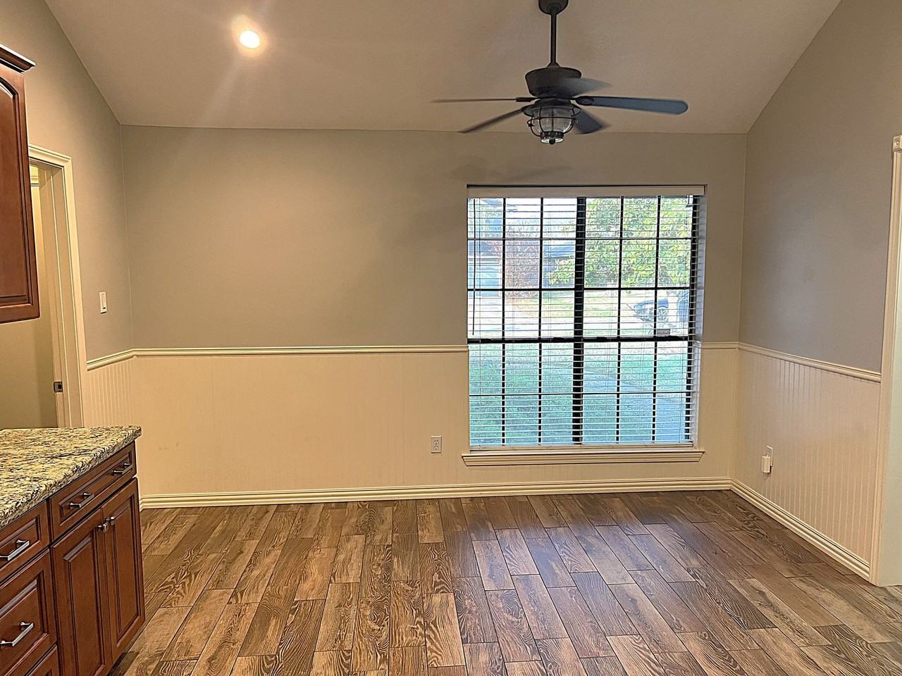 3027 Sandpiper St - Photo 6 of 36