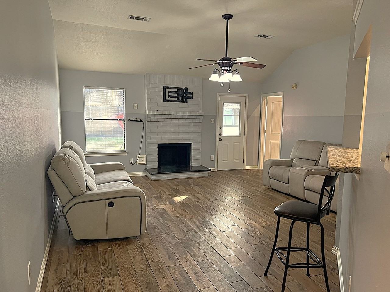 3027 Sandpiper St - Photo 7 of 36