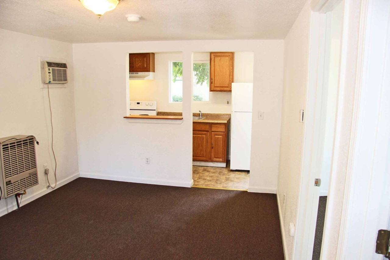 18493 Rozier Ave - Photo 6 of 14