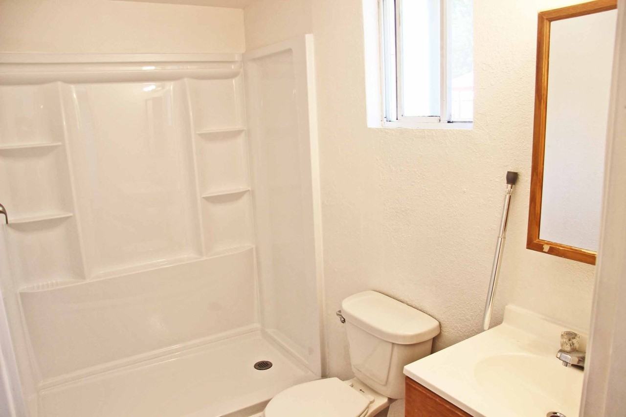 18493 Rozier Ave - Photo 7 of 14