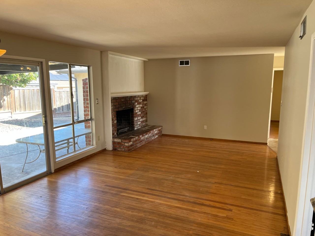 4524 Fieldcrest Dr - Photo 6 of 36