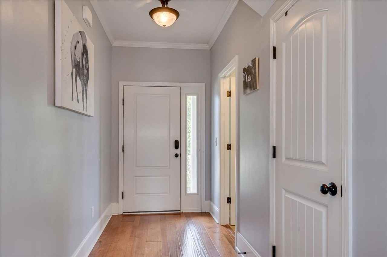 110 Radcliff Dr - Photo 5 of 40