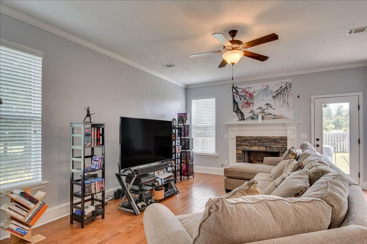 110 Radcliff Dr - Photo 7 of 40