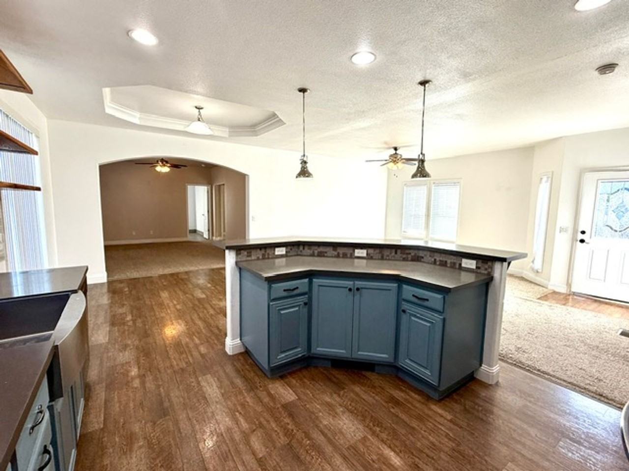 466 1st St - Photo 3 of 26