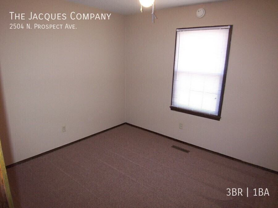 2504 N Prospect Ave - Photo 2 of 10