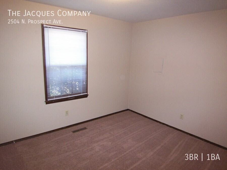 2504 N Prospect Ave - Photo 4 of 10