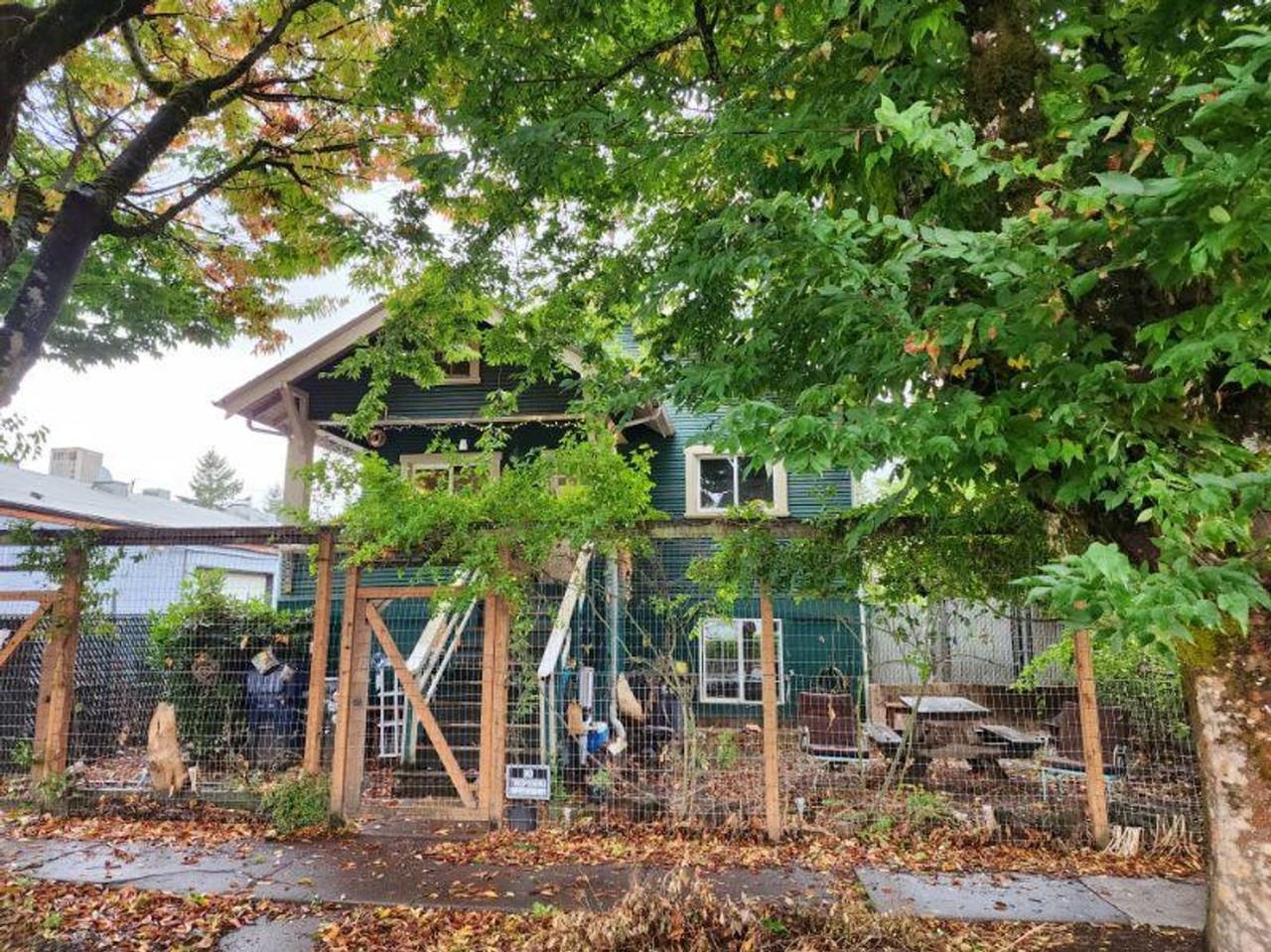 1082-1084 1082-1084 West 2nd street - 1082 West 2nd Street - Photo 2 of 3