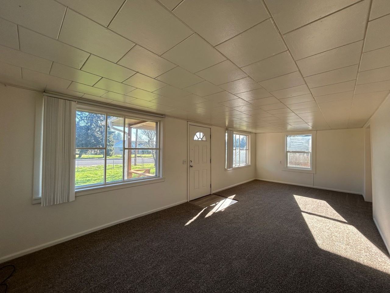 2725 48th Ave - Photo 3 of 13