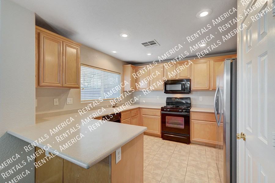 10567 Foggy Glen Ave - Photo 4 of 15