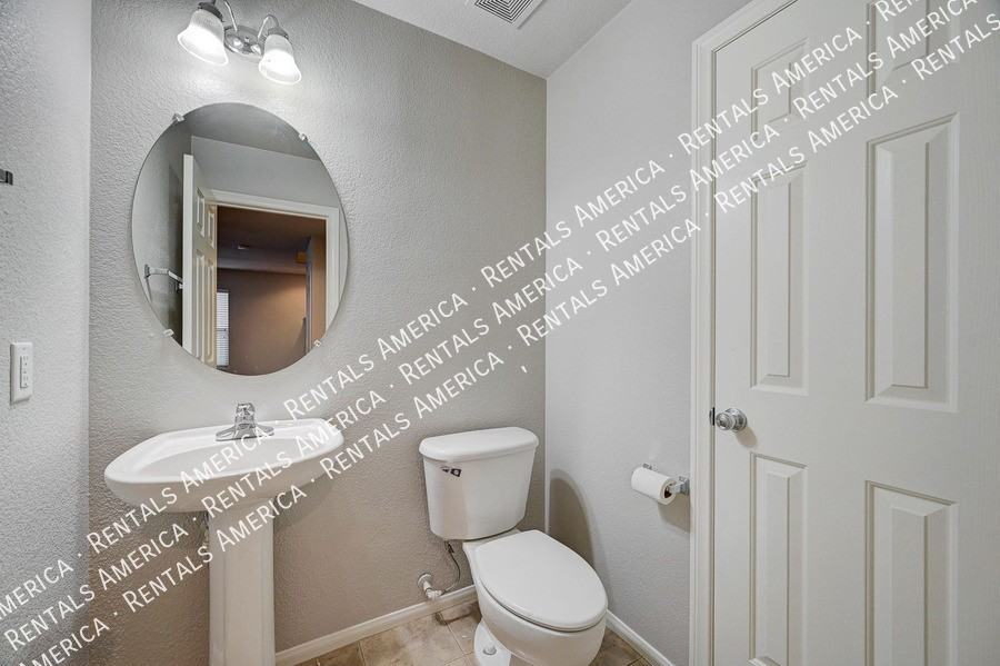 10567 Foggy Glen Ave - Photo 5 of 15