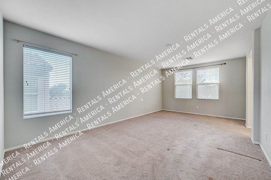 10567 Foggy Glen Ave - Photo 7 of 15