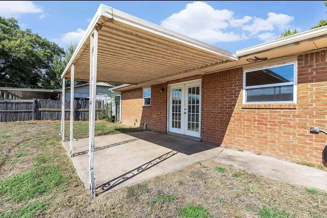 700 Claremont Dr #NA - Photo 3 of 20