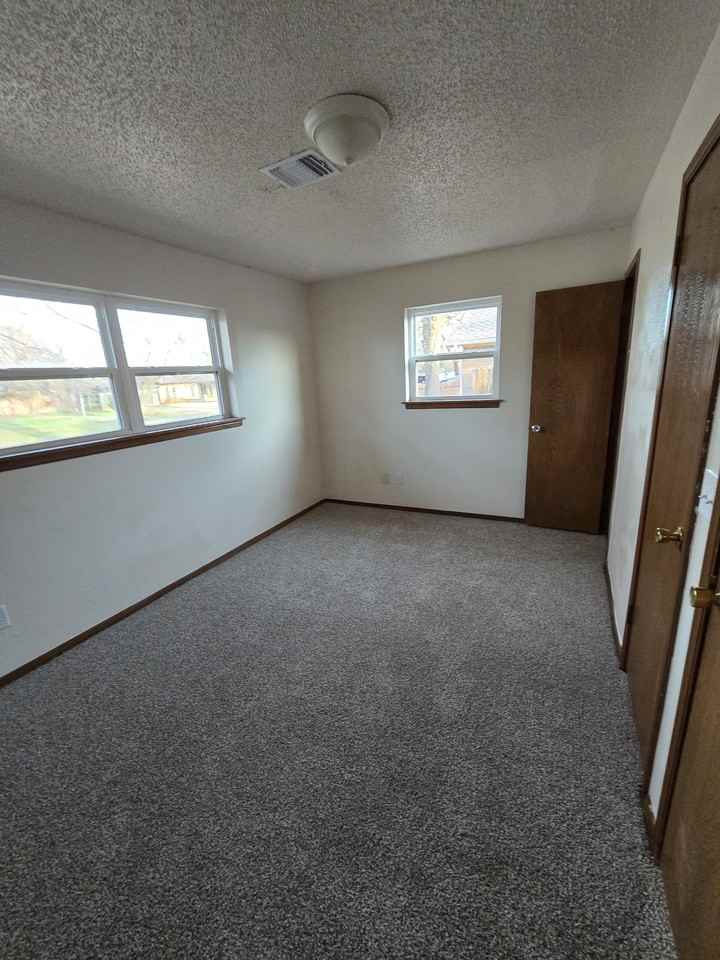 700 Claremont Dr #NA - Photo 7 of 20