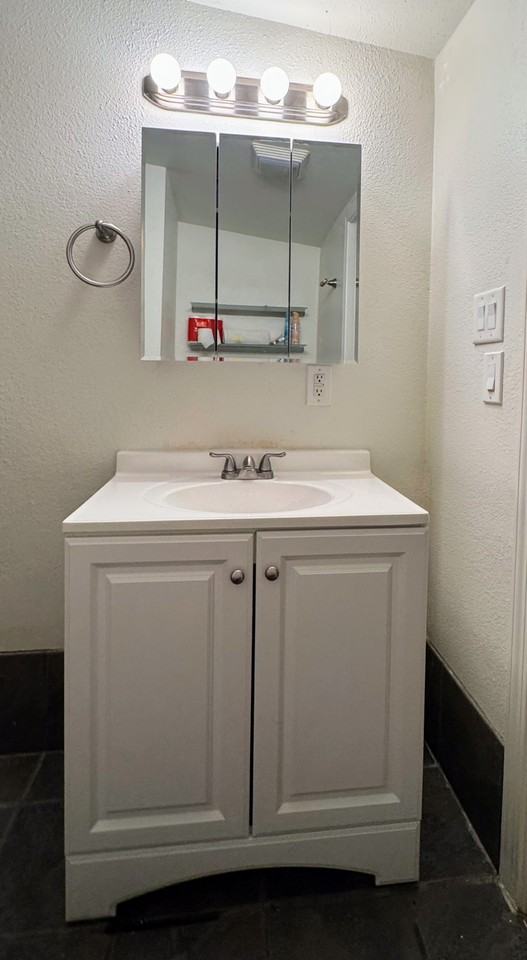 74092 Aster Dr #B - Photo 2 of 4