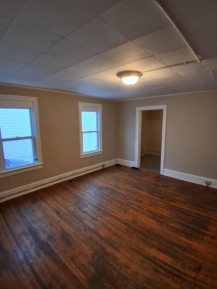 8 Pulaski Street - Photo 5 of 12